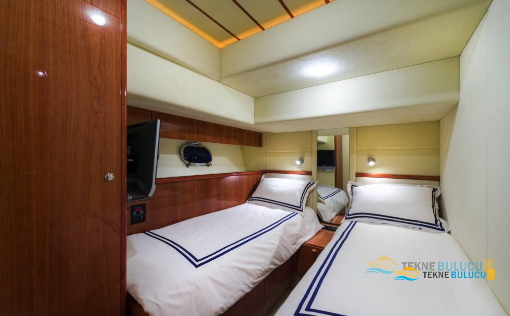Ferretti 730 2003 iç mekan 3
