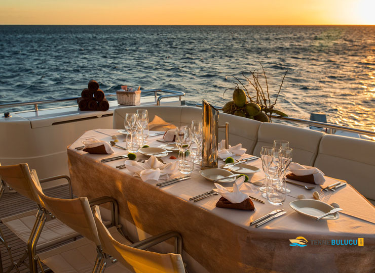 Ferretti 810 2003 iç mekan 2