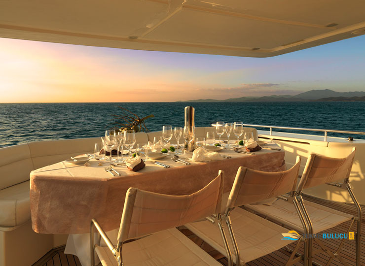 Ferretti 810 2004 iç mekan 2