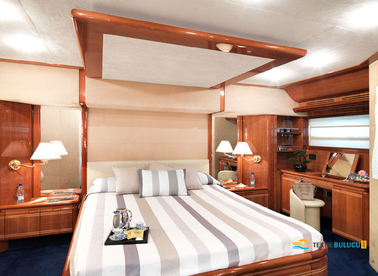 Ferretti 810 2005 iç mekan 3
