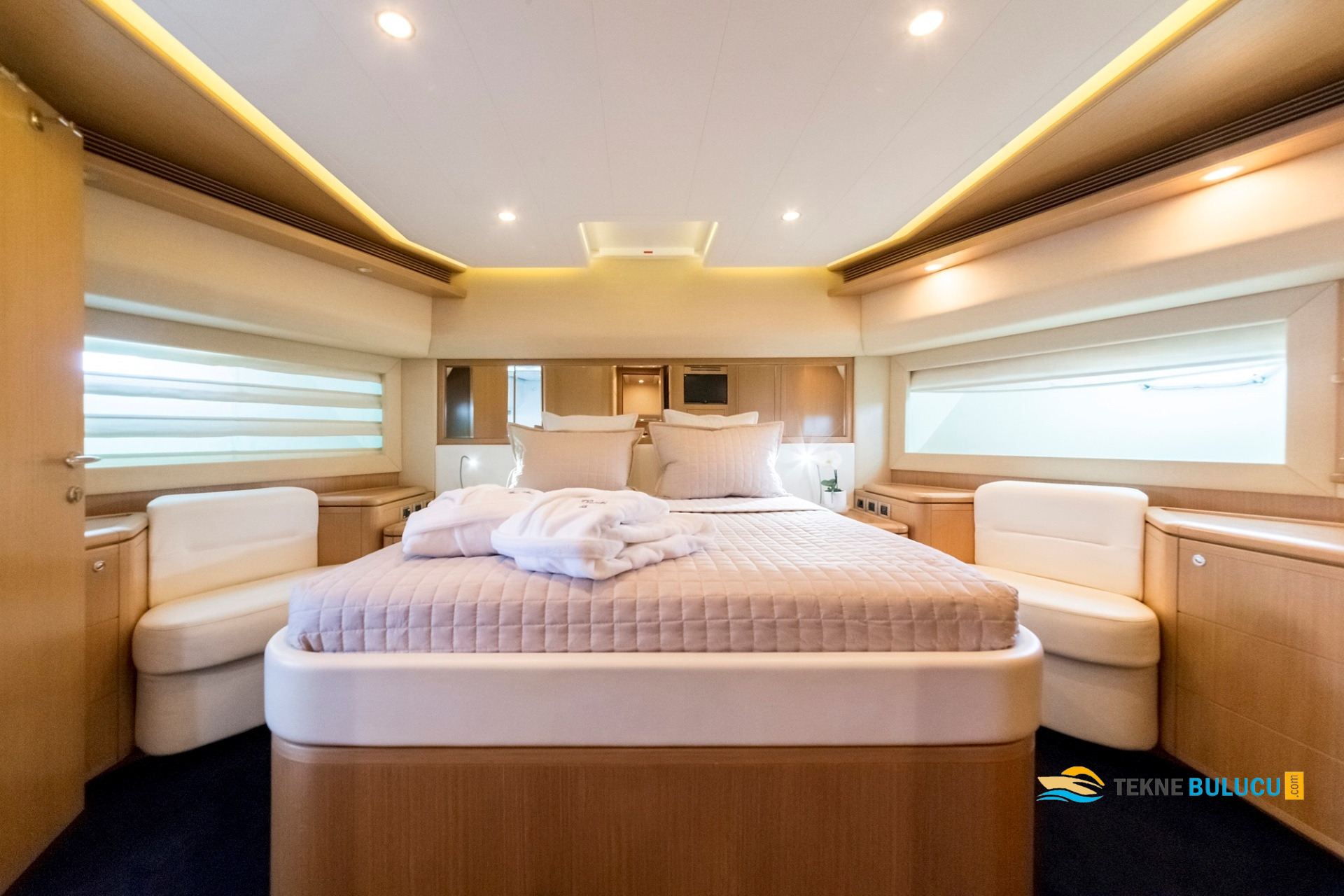 Ferretti 810 RPH 2002 iç mekan 1