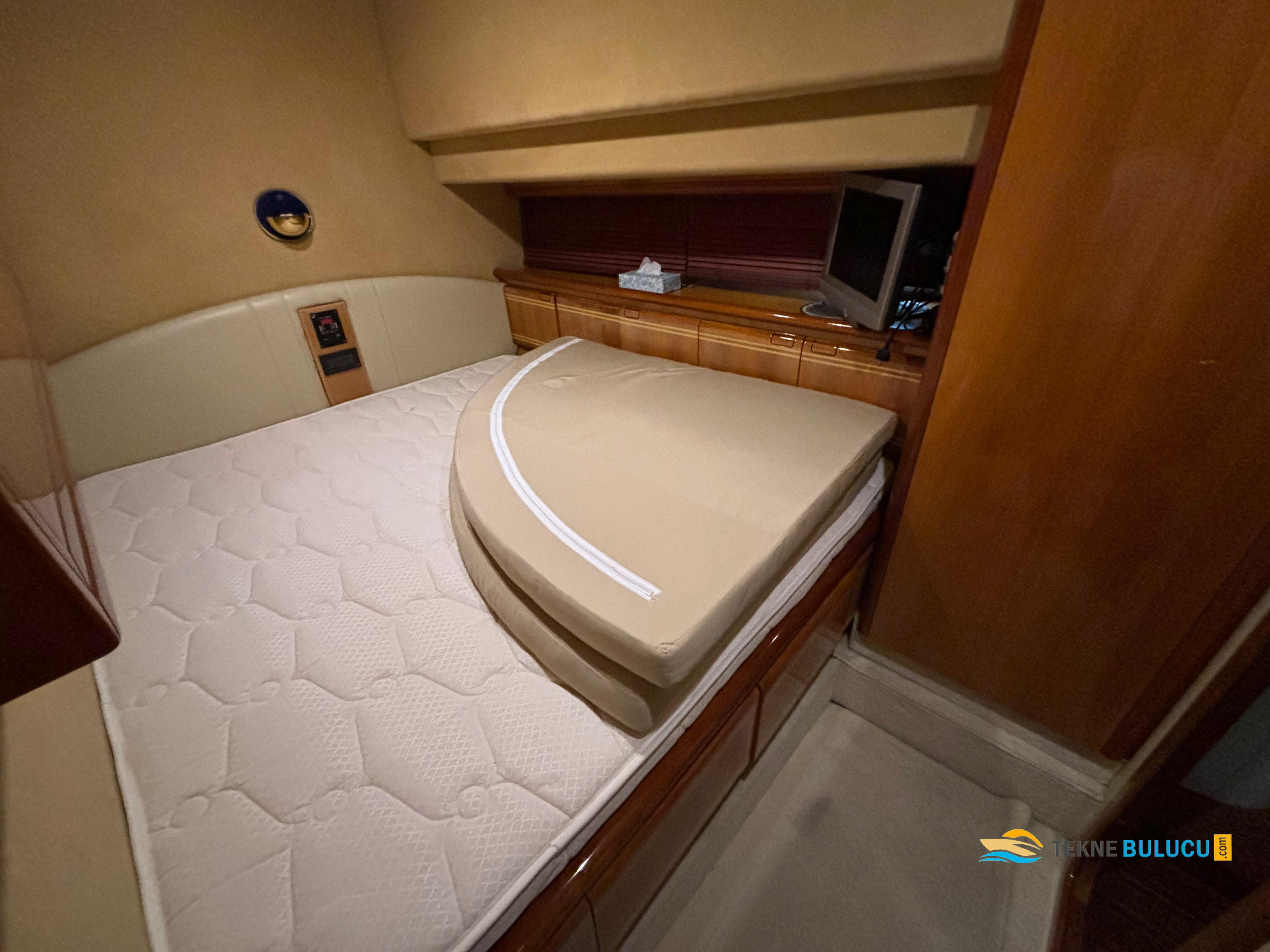 Ferretti 810 RPH 2004 iç mekan 3