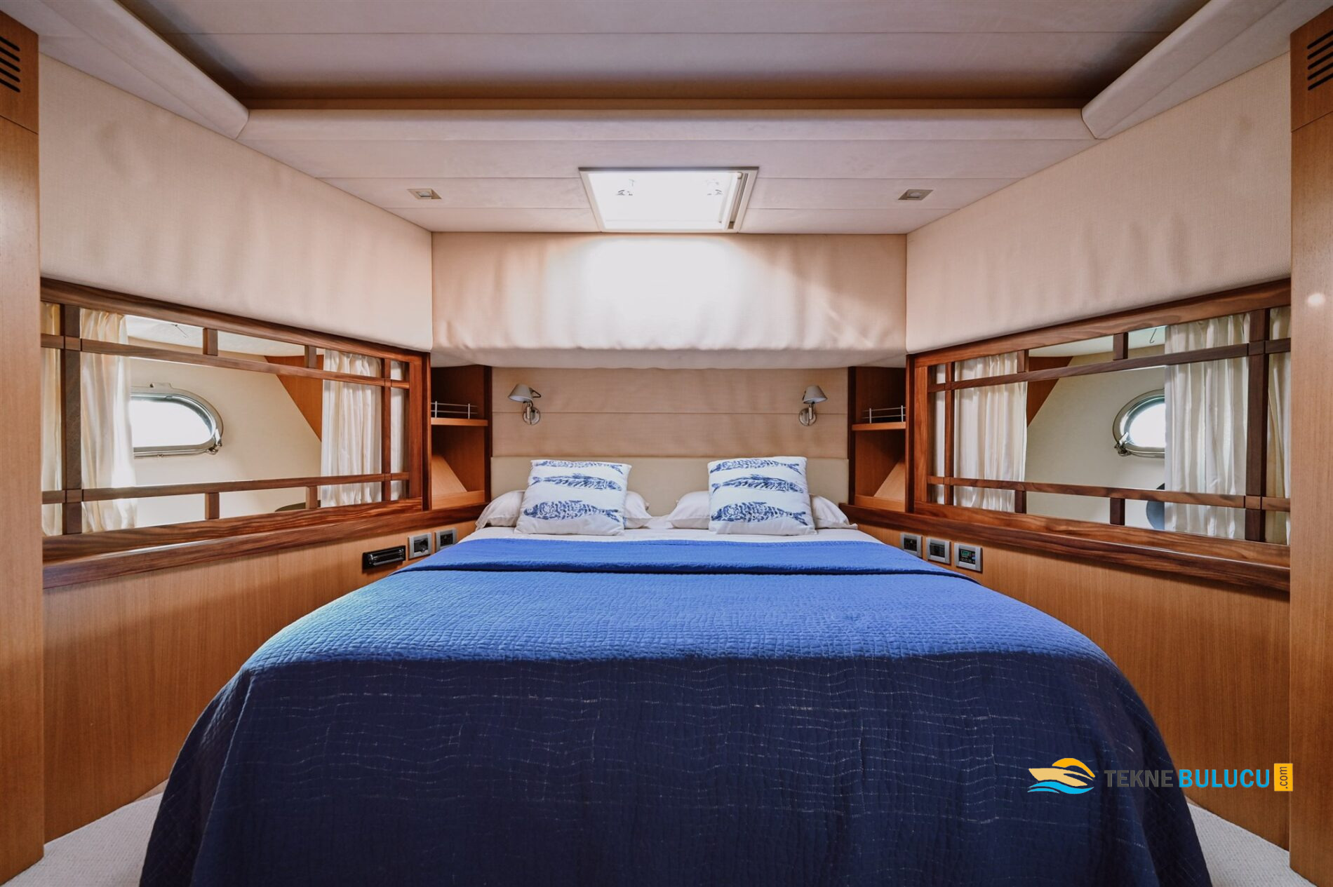 Ferretti 731 2007 iç mekan 2