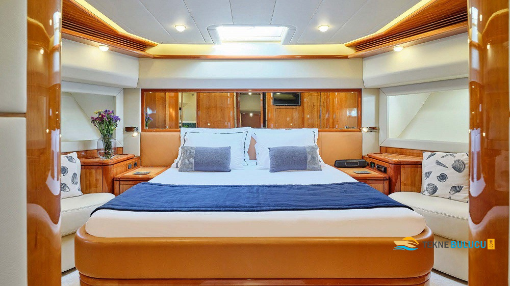 Ferretti 880 2004 iç mekan 1