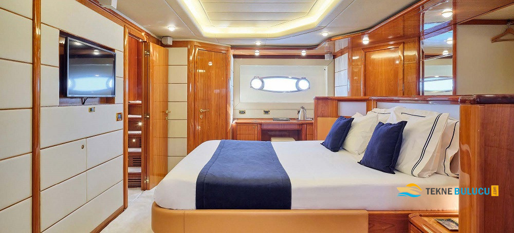 Ferretti 880 2005 iç mekan 1