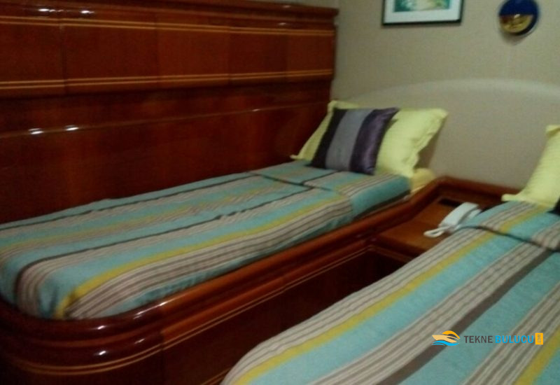 Ferretti 880 2006 iç mekan 3