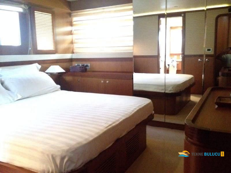 Ferretti Altura 690 2007 iç mekan 3
