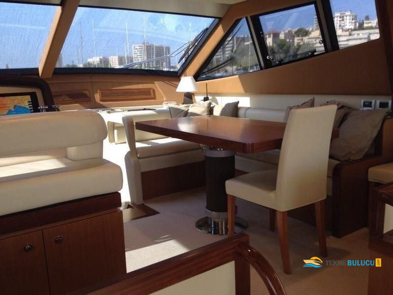Ferretti Altura 690 2008 iç mekan 1