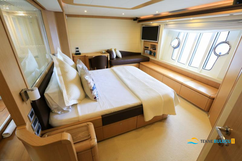 Ferretti 830 2006 iç mekan 3