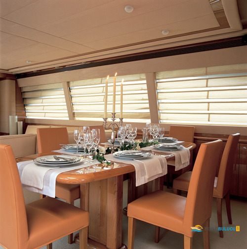 Ferretti 830 2009 iç mekan 1