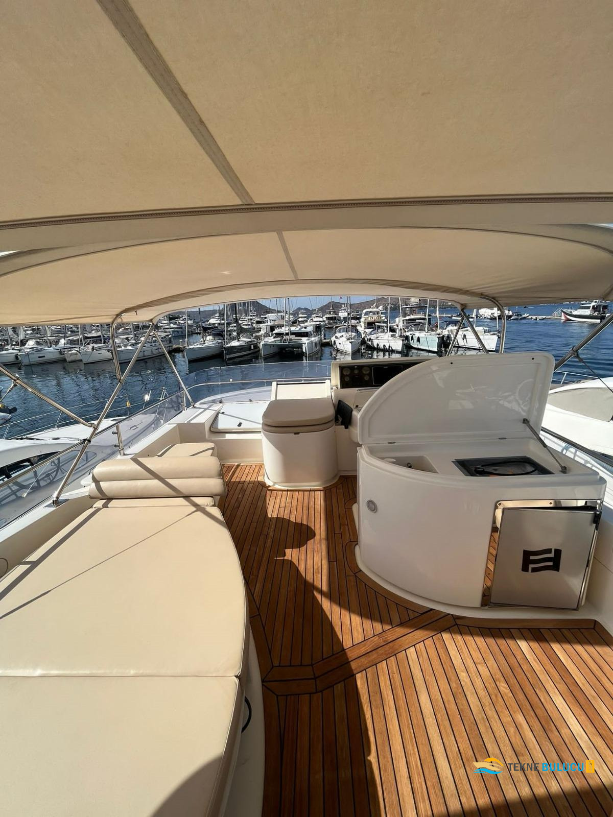 Ferretti 591 2006 iç mekan 1