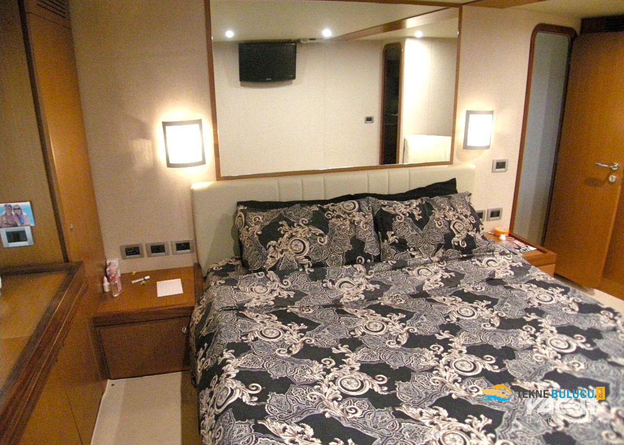 Ferretti 681 2007 iç mekan 1