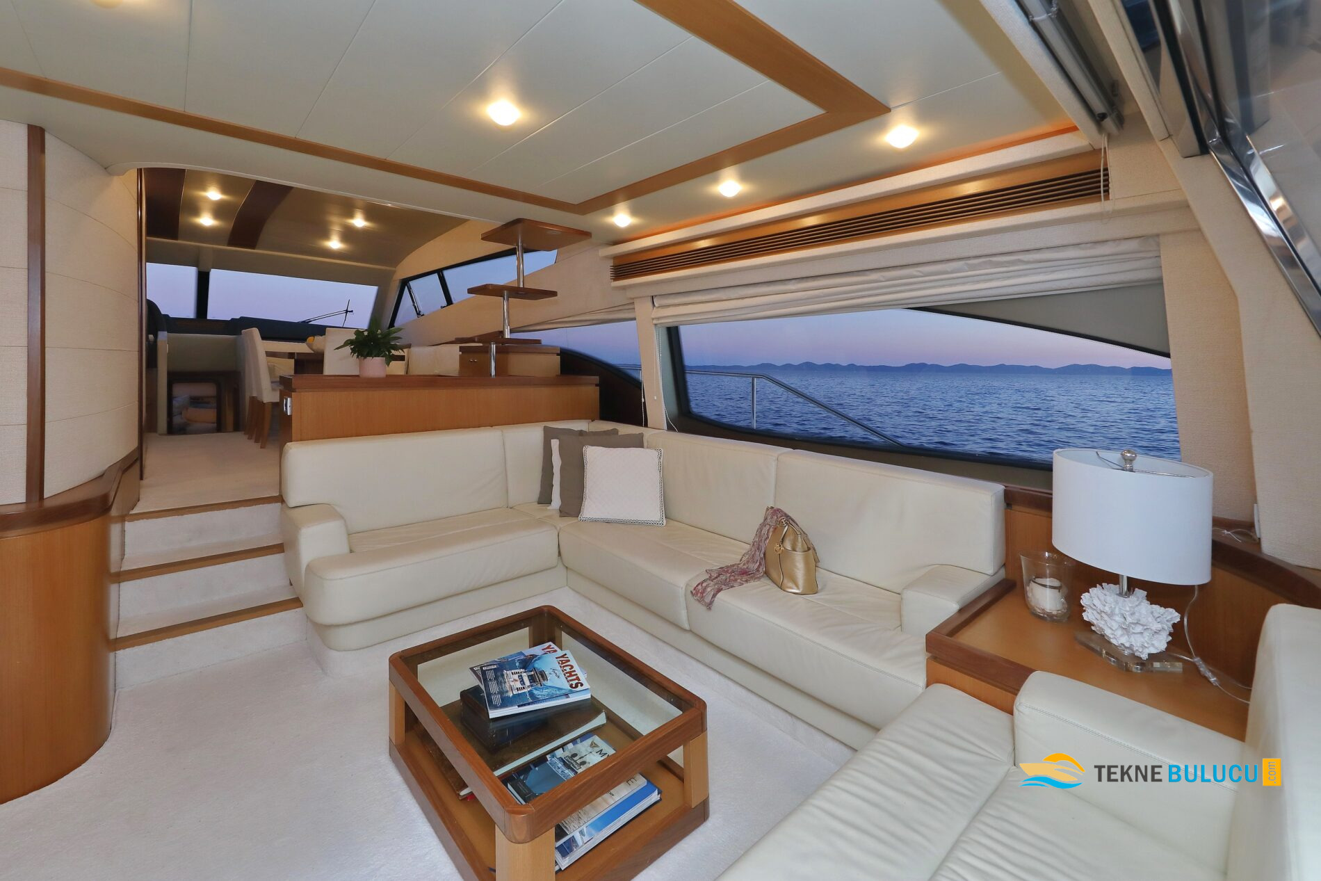 Ferretti 681 2011 iç mekan 1