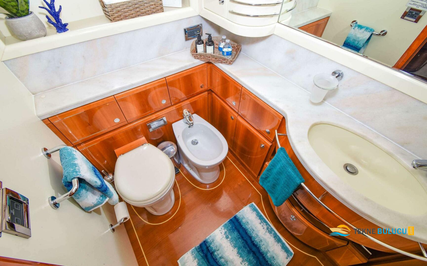 Ferretti 881 2011 iç mekan 2