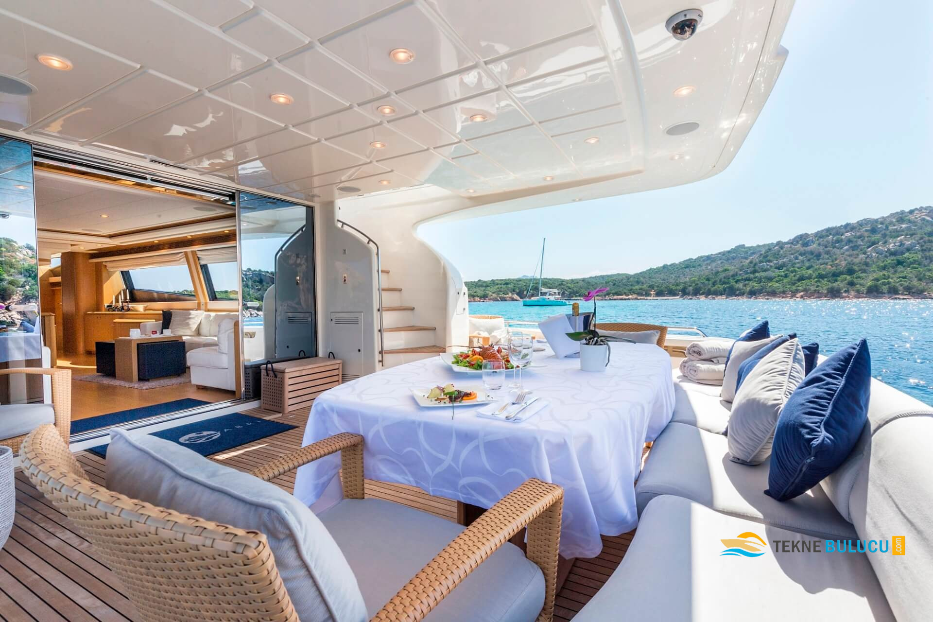 Ferretti 881 RPH 2009 iç mekan 2
