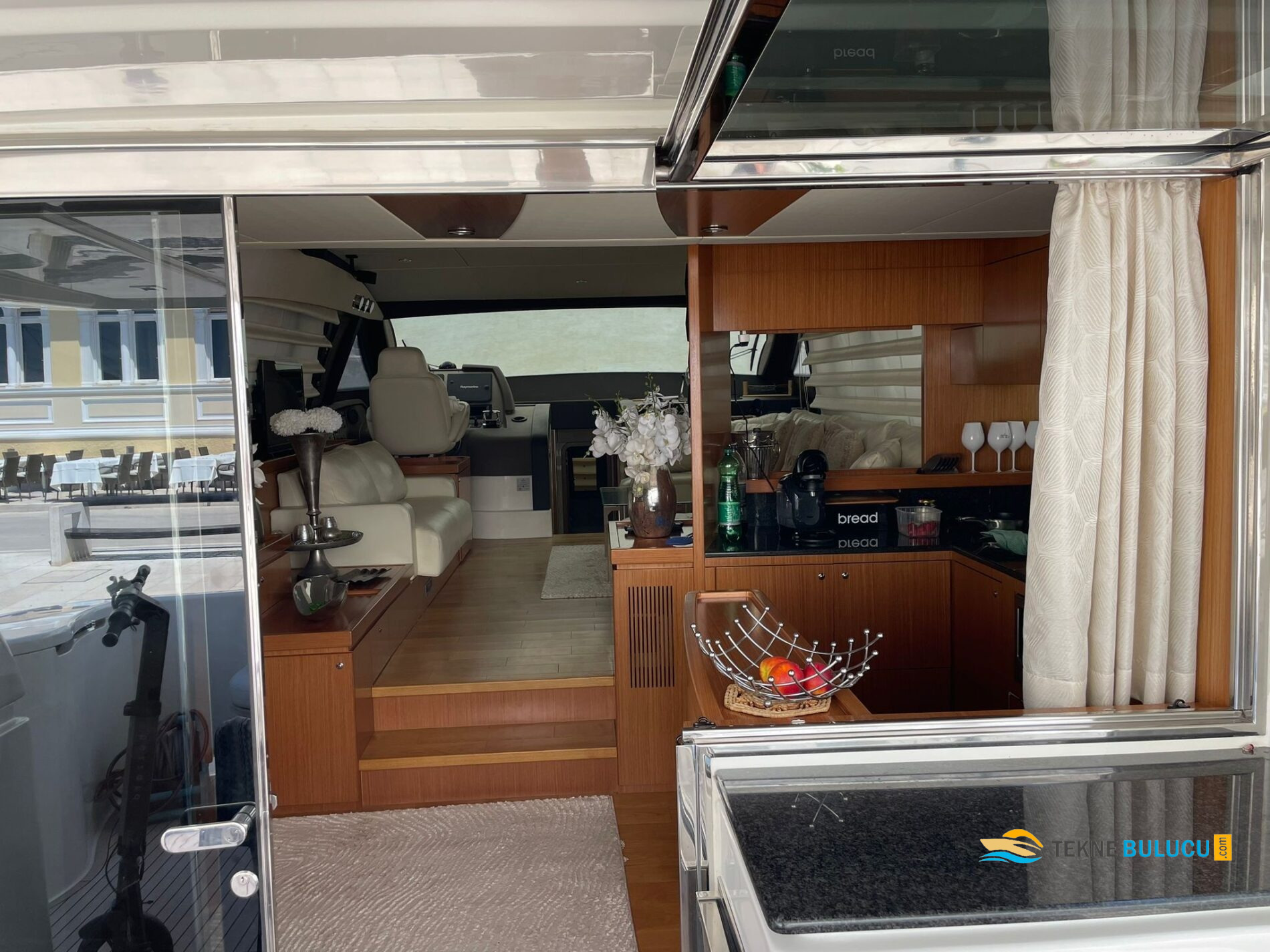 Ferretti 592 2009 iç mekan 3