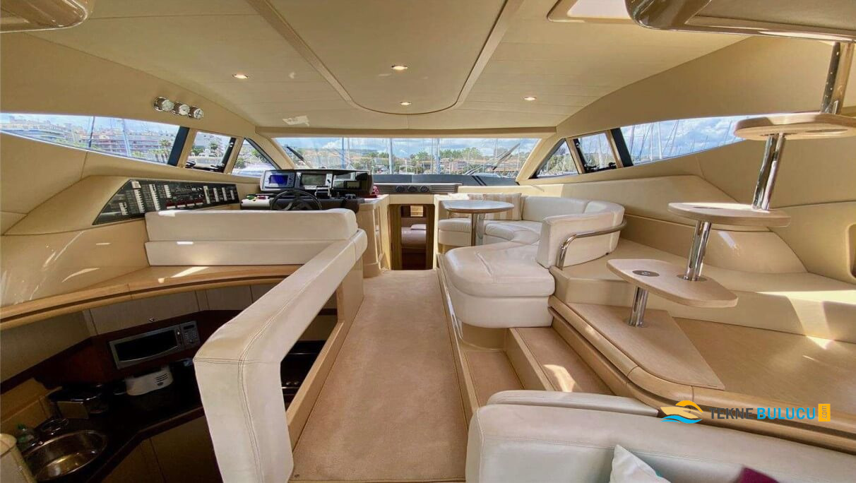 Ferretti 740 2010 iç mekan 1